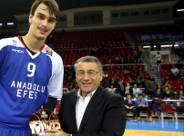 Saric received his award...