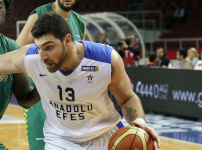 Anadolu Efes Olin'i farklı geçti: 95-79