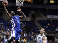 Anadolu Efes: 67 - Unicaja Malaga: 76