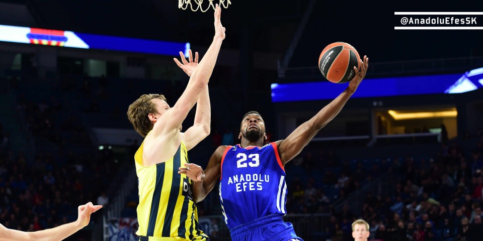 Anadolu Efes: 84 - Fenerbahçe Doğuş: 89