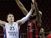 Anadolu Efes Uşak’a geçit vermedi: 81-66