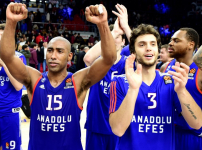 Anadolu Efes Zalgiris Kaunas önünde…