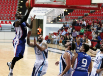 Anadolu Efes: 65 - Telekom: 75