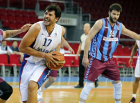 Efes’ten farklı prova: 87-56