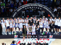 Gençlerimiz Şampiyon: 93-80