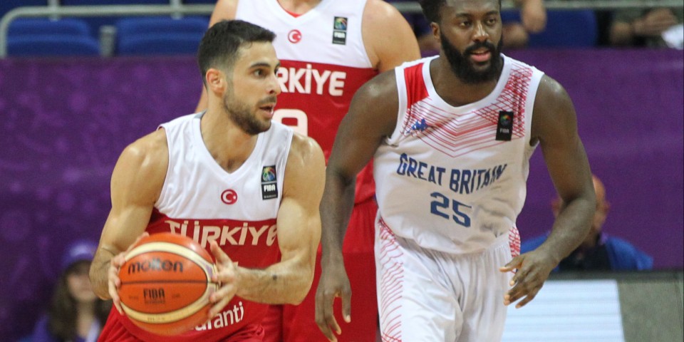 A Milli'lerden grupta ilk galibiyet 84-70...