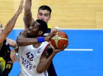 BSL: Anadolu Efes - Fenerbahçe : 85 - 87