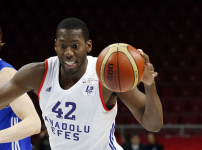 Anadolu Efes kazanmasını bildi: 87-77