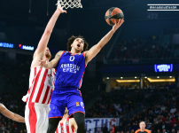 Anadolu Efes 75 - 65 Olympiacos