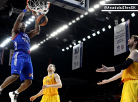 Anadolu Efes zorlu Barcelona deplasmanında...