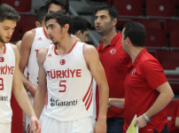 Ümit Milli Takım hız kesmiyor: 77-57