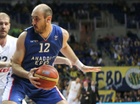 Efes holds onto the return leg: 84-82