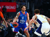 Anadolu Efes: 84 - Fenerbahçe Beko: 89