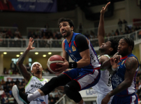 Denizli'de Kazanan Anadolu Efes: 79-64