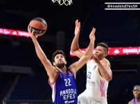 Anadolu Efes: 65 - Real Madrid: 73