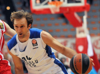 Anadolu Efes: 12 - Olympiacos: 14