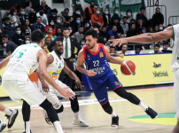 Anadolu Efes wins the tough match: 83-79