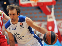 Olympiacos: 78 - Anadolu Efes: 60