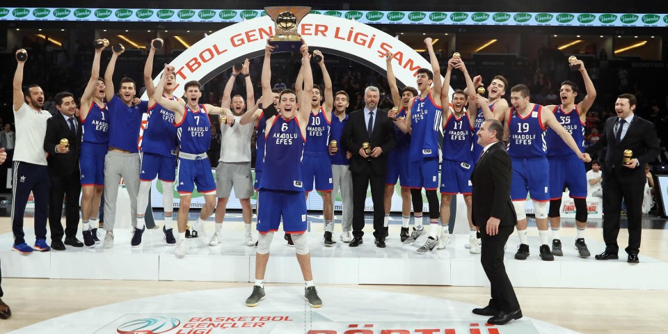 Basketbol Gençler Ligi'nin İlk Şampiyonu Anadolu Efes...