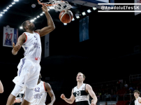 Anadolu Efes yarı finalde ilk maçına çıkıyor...