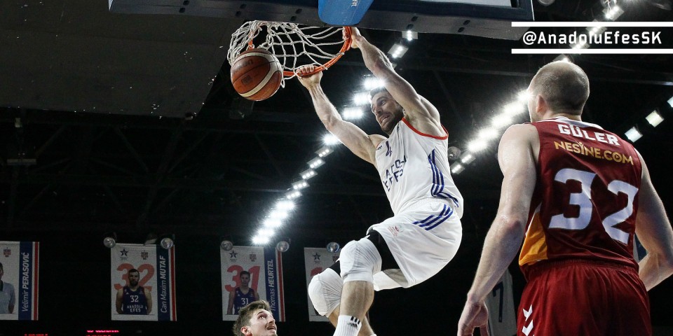 Anadolu Efes yarı finalde: 87-76