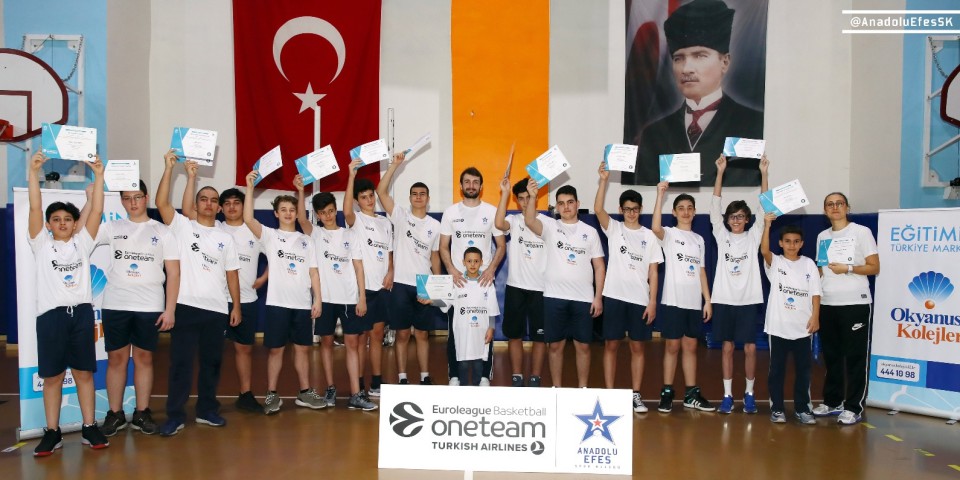 Anadolu Efes, Üst Üste İkinci Kez Sosyal Sorumluluk Projelerinde Avrupa’da Finale Kalan Takımlar Arasında Yer Aldı...