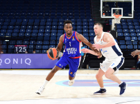 Anadolu Efes: 69 - Zenit St Petersburg: 73