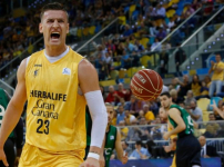 Anadolu Efes signs Alen Omic...