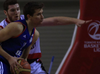 Anadolu Efes Berk Demir’i kadrosuna kattı...