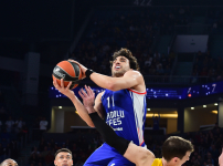 Anadolu Efes: 64 - Maccabi Playtika Tel Aviv: 86