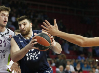 Anadolu Efes: 79 - Laboral Kutxa: 105