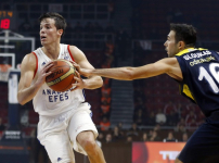 Anadolu Efes Fenerbahçe’yi ikinci yarıda geçti: 93-84