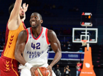 BSL: Anadolu Efes - Galatasaray Odeabank: 76-68