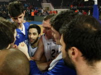 Anadolu Efes finalde: 69-64