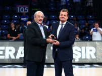 Anadolu Efes'te Plaket Töreni