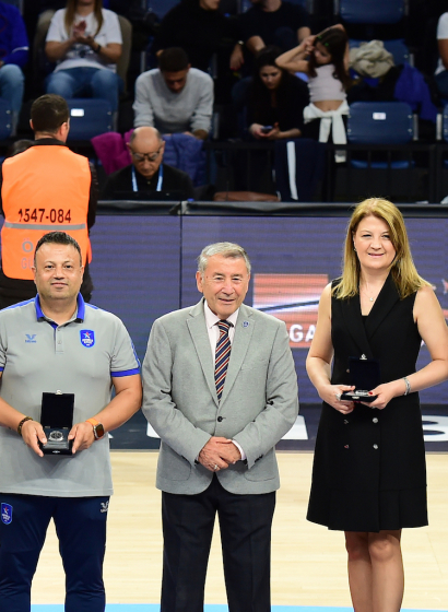 Anadolu Efes Spor Kulübü Çalışanlarını Onurlandırdı...