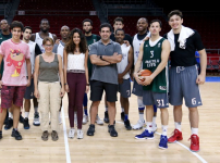 Anadolu Efes Fan Club üyeleri ile oyuncularımız antrenmanda bir araya geldi...