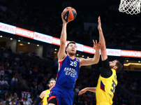 EL: Anadolu Efes 64 - 76 Barcelona