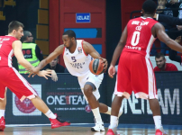 Anadolu Efes wins the return match with the same score: 81-75