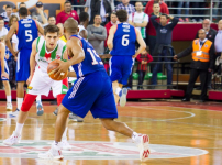 Anadolu Efes başladığı gibi bitirdi: 89-77