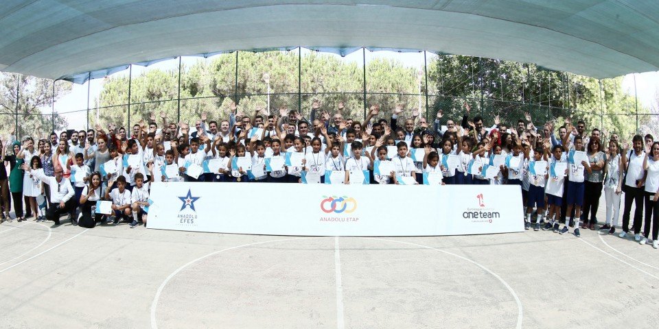 A Meaningful Collaboration for the Miços in the Euroleague’s One Team Program from Anadolu Efes Sports Club and Anadolu Etap
