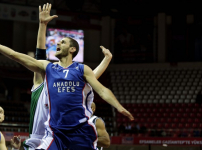 Anadolu Efes takes down Darüşşafaka, reaches the finals: 88-73