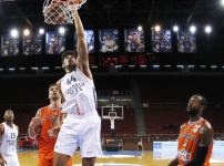 Anadolu Efes: 86 - Banvit: 87