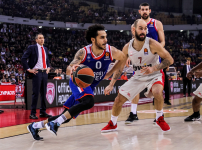 Olympiacos: 88 - Anadolu Efes: 81