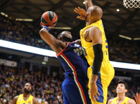 Maccabi Fox Tel Aviv  71 - 79 Anadolu Efes