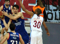 Anadolu Efes wins on the road against Trabzon in the overtime: 73-65