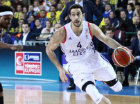 Fenerbahçe’yi 82-74 mağlup eden Anadolu Efes yarı finale yükseldi...