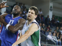 Efes lideri devirdi: 83-61