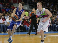 Anadolu Efes: 84 - Laboral Kutxa: 87