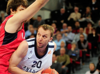 Anadolu Efes: 4 - Laboral Kutxa: 4